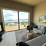 New! Exclusive Home, 4 Bedrooms, Unbeatable View Hébergement de vacances Harstad
