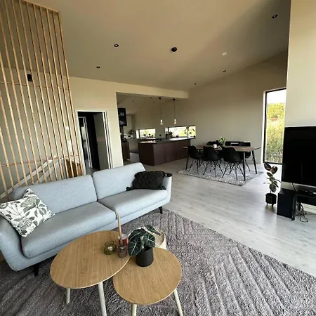 New! Exclusive Home, 4 Bedrooms, Unbeatable View