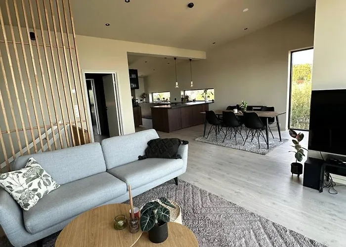 New! Exclusive Home, 4 Bedrooms, Unbeatable View