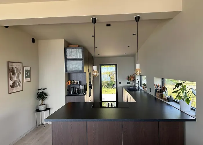 New! Exclusive Home, 4 Bedrooms, Unbeatable View بيت للعطل